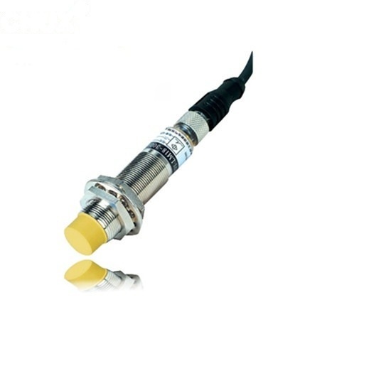 SENSOR WITH STRAIGHT CONNECTOR TYPE IM18-C3